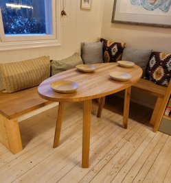 Maja spisebord i eik, ellipse, ovalt, kjøkkenbord, triangle legs, trekantet bordben